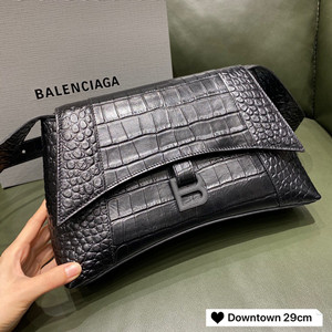 balenciaga women's downtown small shoulder bag #b671353