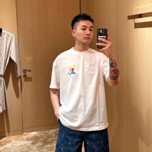 lv louis vuitton graphic cotton t-shirt