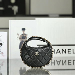 chanel pouch