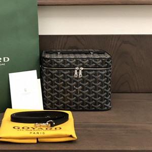 UNBOXING GOYARD, Video published by Gabrielle Wangs