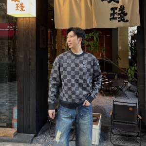 lv louis vuitton damier wool crewneck