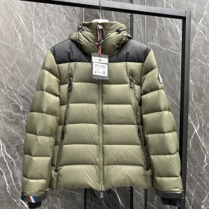 moncler men's grenoble camurac short down jacket