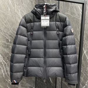 moncler men's grenoble camurac short down jacket